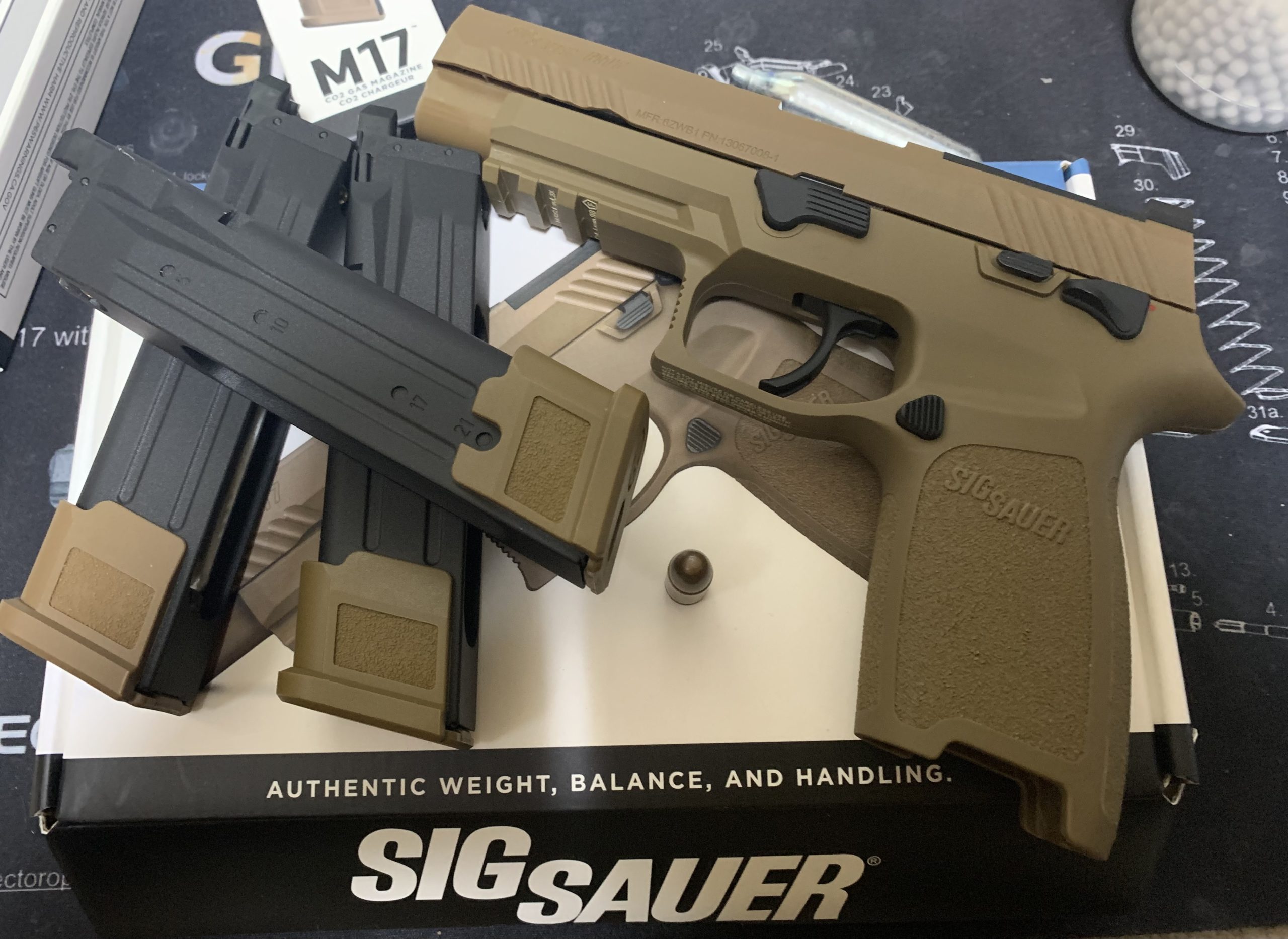 LAYLAX SIG SAUER M17 CO2 GBB レビュー（P320)