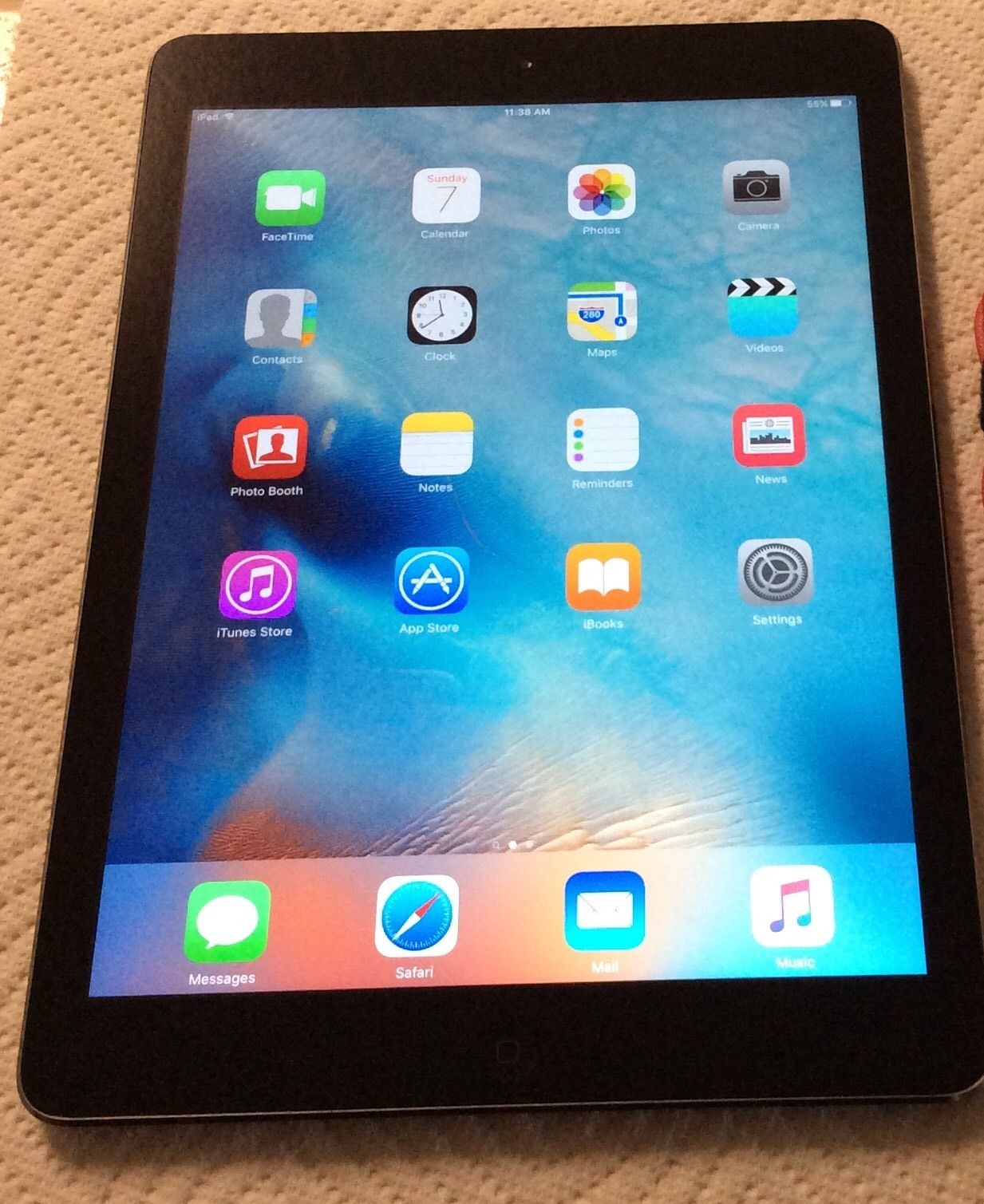 Apple iPad Air 1st Generation, 9.7in (16GB, 32GB, 64GB, 128GB) Wi