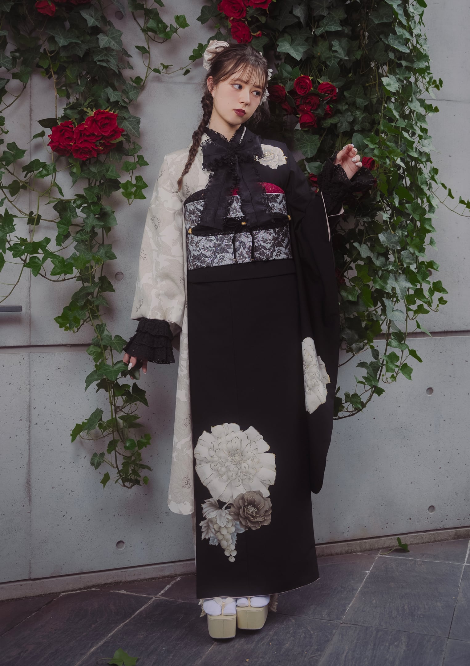 振袖ネットレンタル：ゴシックなバイカラー】シンプルだからこそリボン