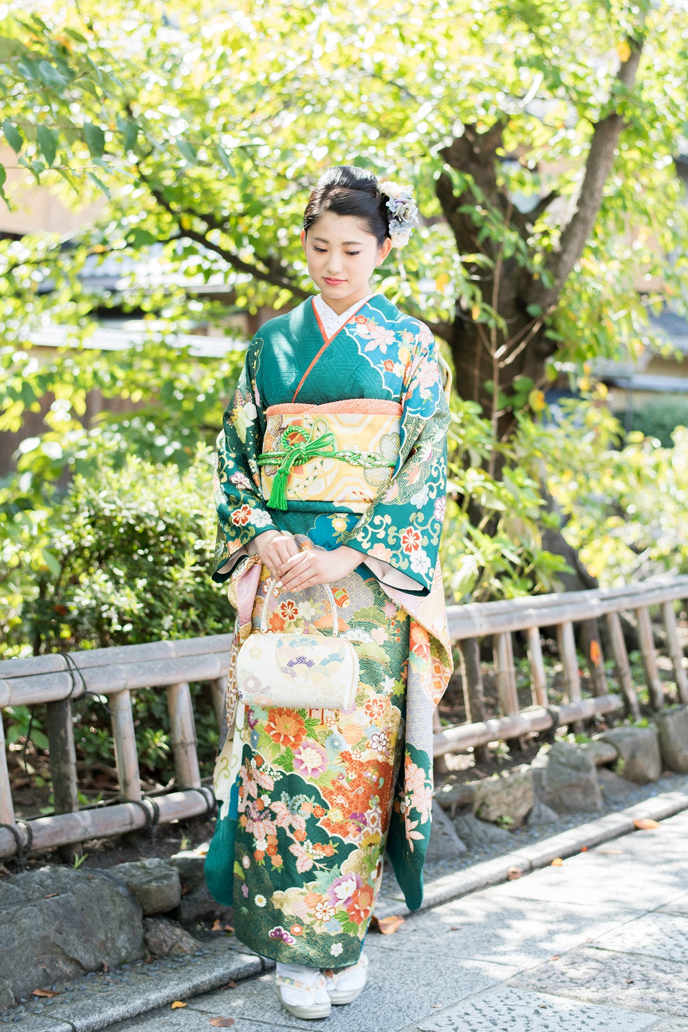 高級振袖レンタル・吉澤織物】御所車などの古典柄 MLサイズ 緑・品番K