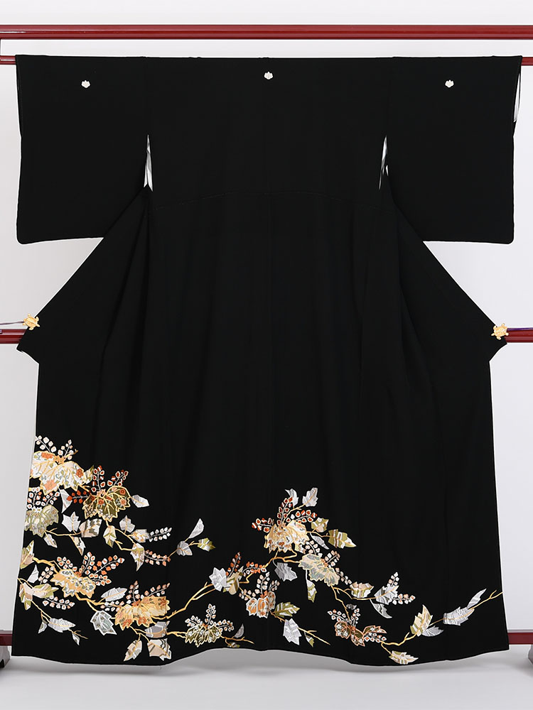 高級黒留袖レンタル】t-412 総刺繍・桐 Sサイズ 総刺繍・桐の柄