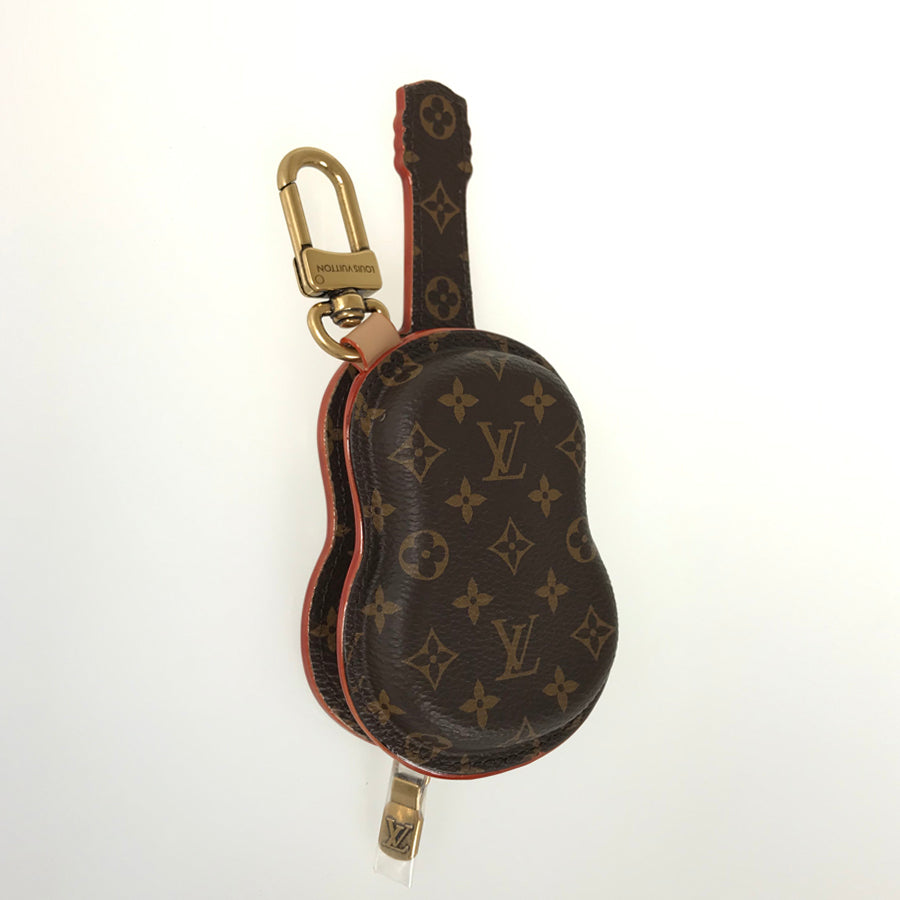 LOUIS VUITTON Monogram Guitar Pouch M02032 Bag charm – kingram-japan