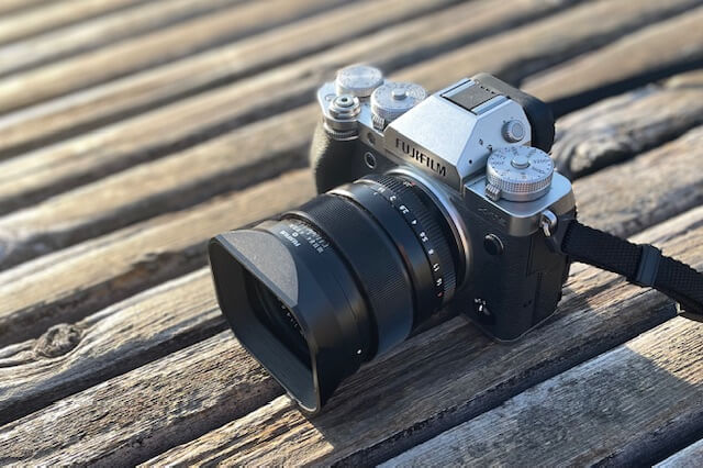 シルバーボディが選べるのも、FUJIFILMのカメラの魅力かもしれない