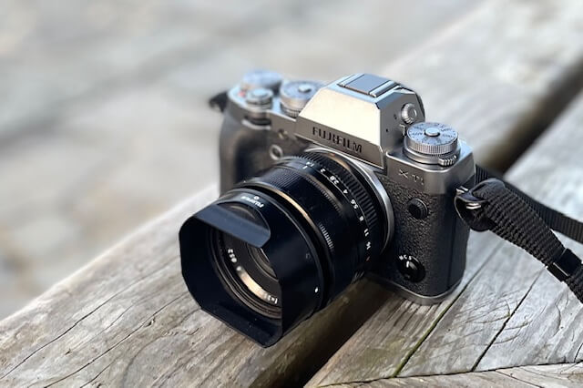 こうして見ても薄いのがわかるね、手に吸い付くFUJIFILM X-T1。｜記憶