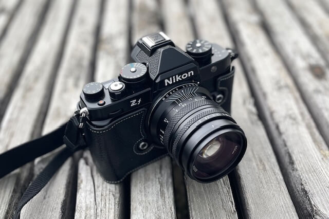 思った通り、Nikon Zfにも実にしっくりきたアストロリの標準MFレンズ