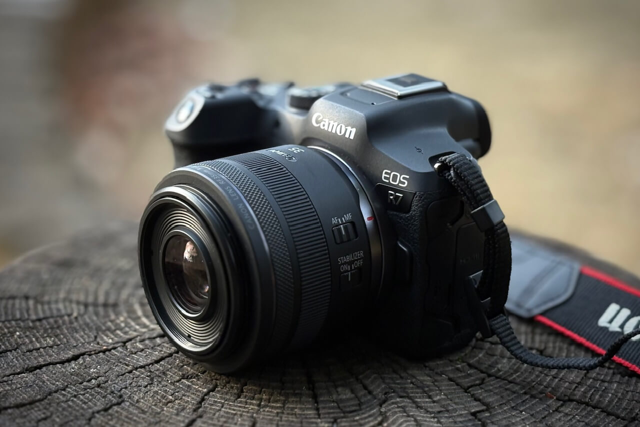 RF 35mm f1.8 Macro IS STMをCanon EOS R7につけて。｜記憶カメラ