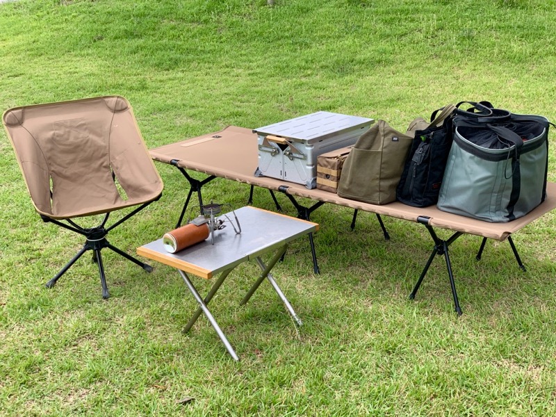 ヘリノックス「タクティカル コット コンバーチブル」がキャンプで最強