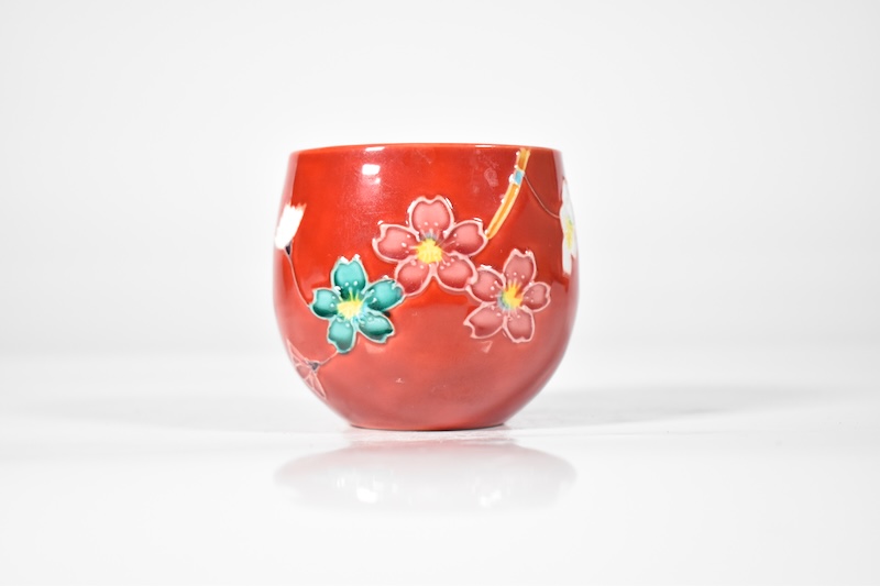 京都・清水焼]赤交趾桜花 丸湯呑 / 京都 清水焼 洸春窯（洸春陶苑