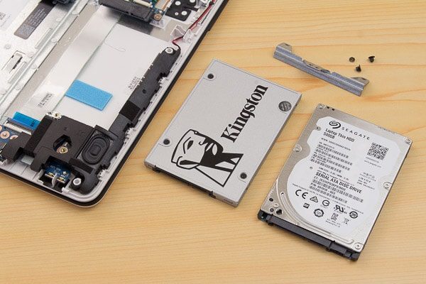 4GBメモリー＋HDD搭載のHP 15-bw000が遅いので、メモリー増設とSSD換装