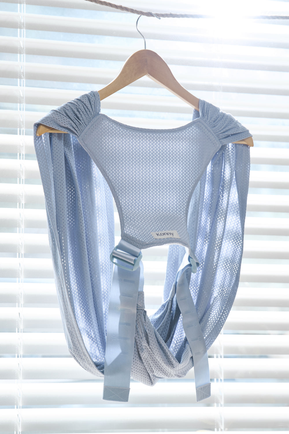 コニー抱っこ紐FLEX AirMesh™ | 通気性の良いメッシュ素材。新生児から