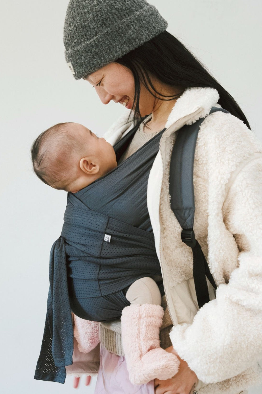 コニー抱っこ紐FLEX AirMesh™ | 通気性の良いメッシュ素材。新生児から