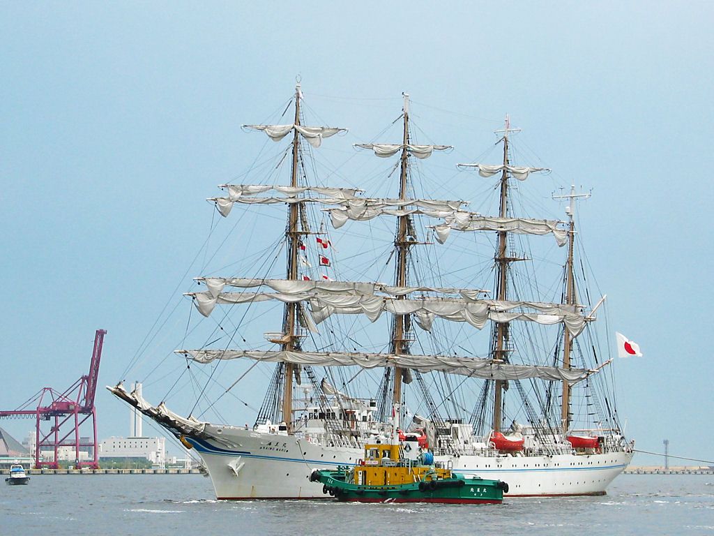 帆船海王丸・神戸港新港第一突堤[壁紙写真集-無料写真素材]