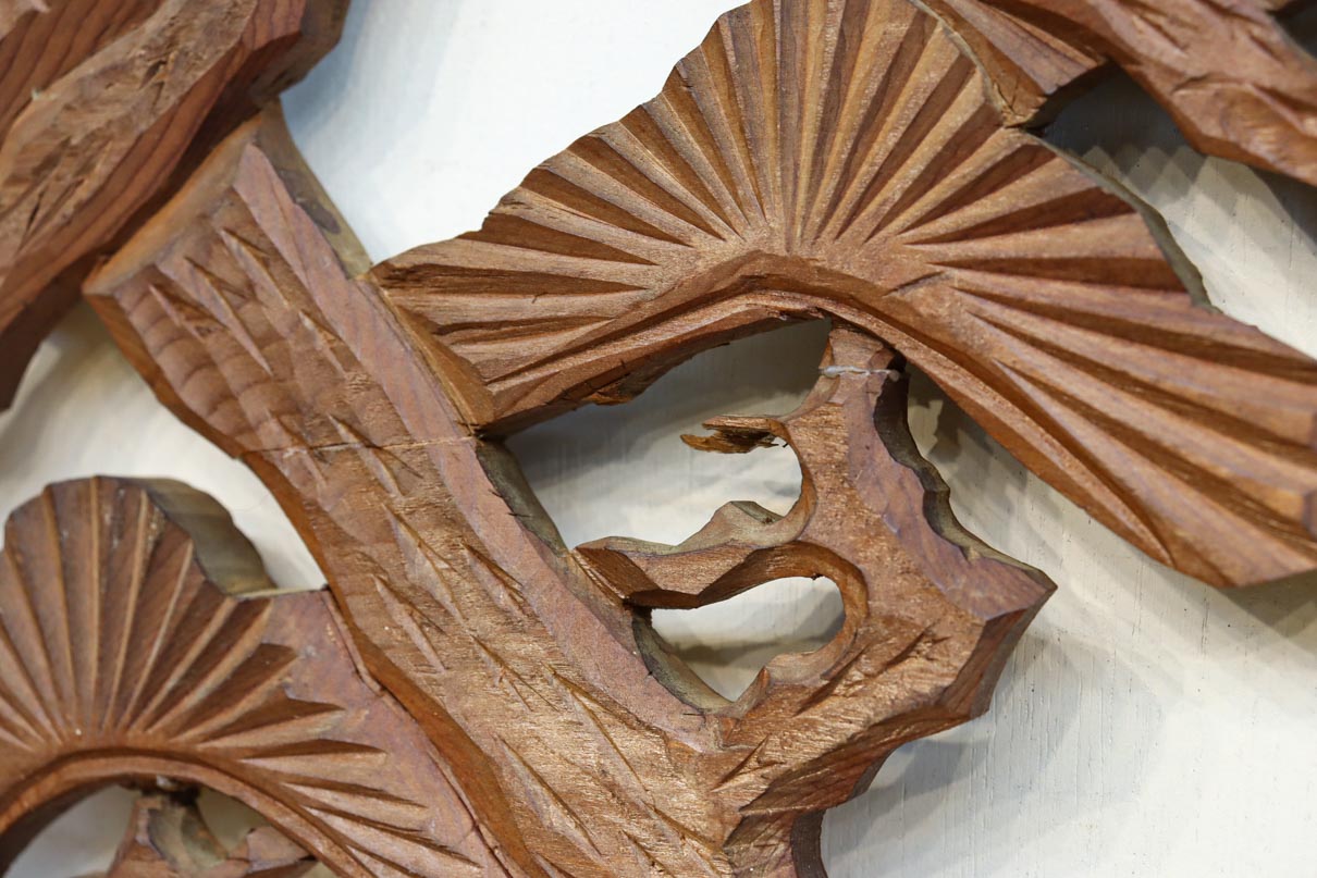 松の周りを舞う鶴の姿を細やかに描いた彫刻欄間素材 EZ2885ab 在庫(a:1