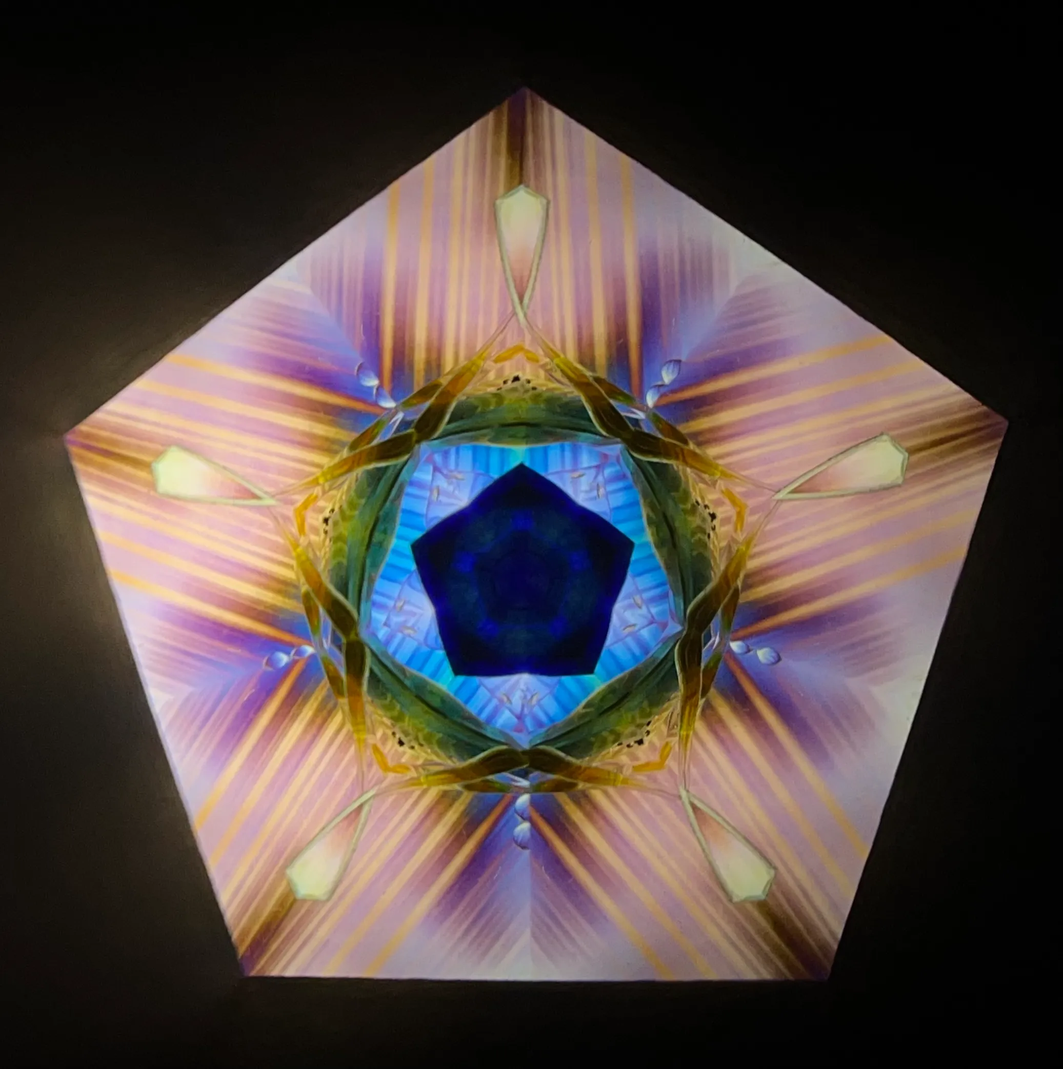 神秘的な世界観を生み出すふたりの万華鏡作家（細野朝士氏、高林千稔氏