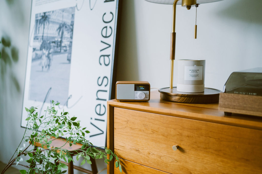 Sangean WR-305 OLEDディスプレイ搭載FMラジオ・Bluetoothスピーカー