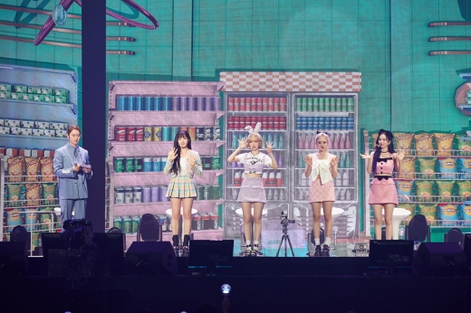 aespa」、初の対面ファンミーティング大盛況…MCのヒチョル（SJ）と