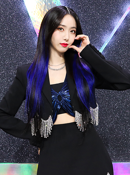 フォト】「VIVIZ」、1stミニアルバム「Beam Of Prism」発売記念ショー