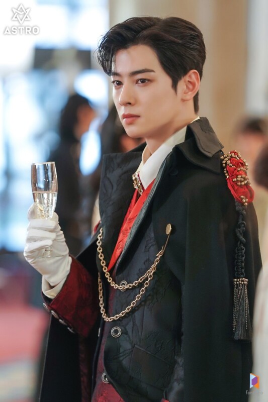 ASTROチャウヌ、ウェブ漫画から飛び出した公爵さま | K-POP、韓国