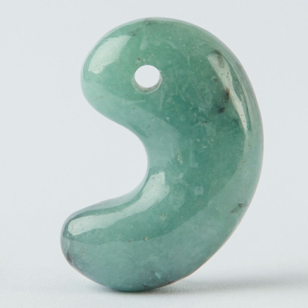 入コン沢・緑青色・艶美麗】（高品質緑青色ヒスイ）糸魚川天然翡翠勾玉