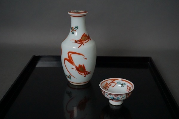 眞葛香山（宮川香山 真葛香山）2代 赤絵魚文 酒器揃】 香斎極箱（徳利