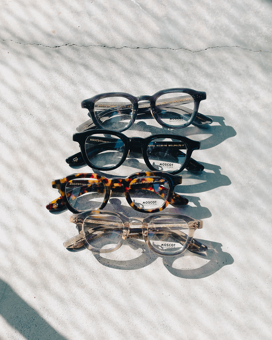 MOSCOT】