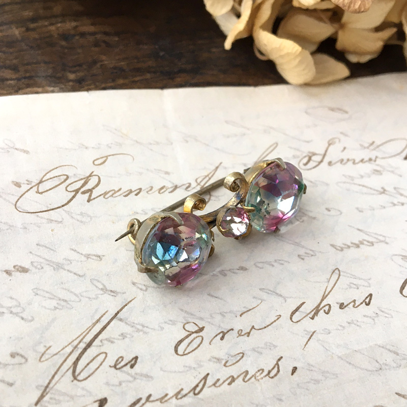 初期アイリスガラスの眼鏡型ブローチ - アンティーク k-nuts