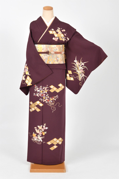 訪問着[茄子紺色地に花菱×陰抱沢瀉紋]｜着物レンタルあき (来店着付け