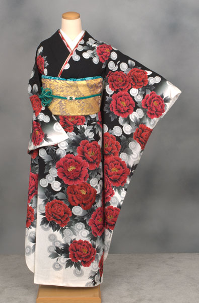 振袖(黒と白地・大輪の赤い花)｜着物レンタルあき (来店着付け無料