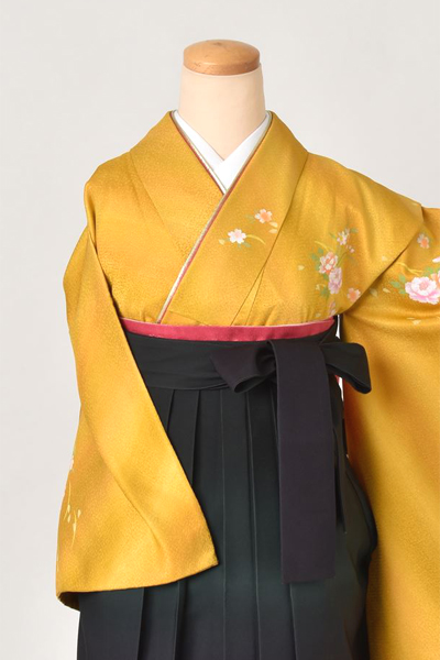 卒業袴(山吹色地・花々着物/緑黒ボカシ袴)｜着物レンタルあき (来店