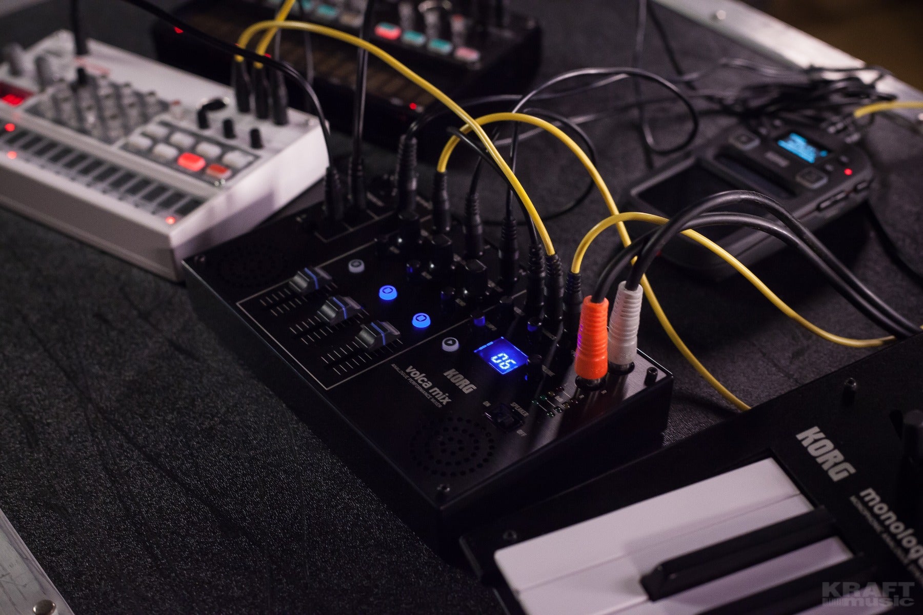 Korg Volca Mix 4-Channel Performance Mixer – Kraft Music