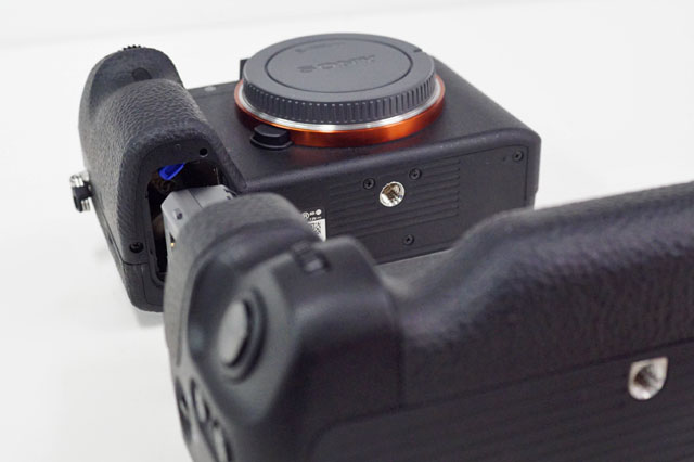 かなり使い勝手の良いα7Ⅱと縦位置グリップの組み合わせ。 - ソニーが