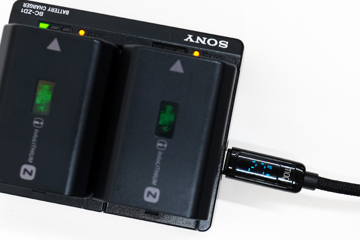 α7 V を使う時、自分に適したバッテリー充電方法を考える。カメラ本体