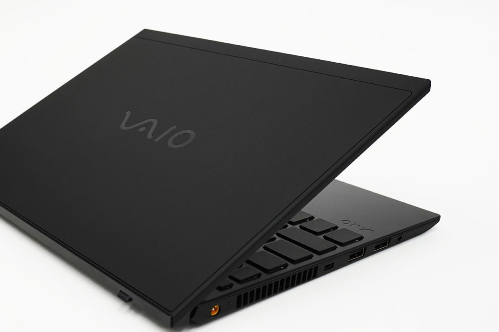 第10世代Intel Core プロセッサーを搭載して格段にパフォーマンスが