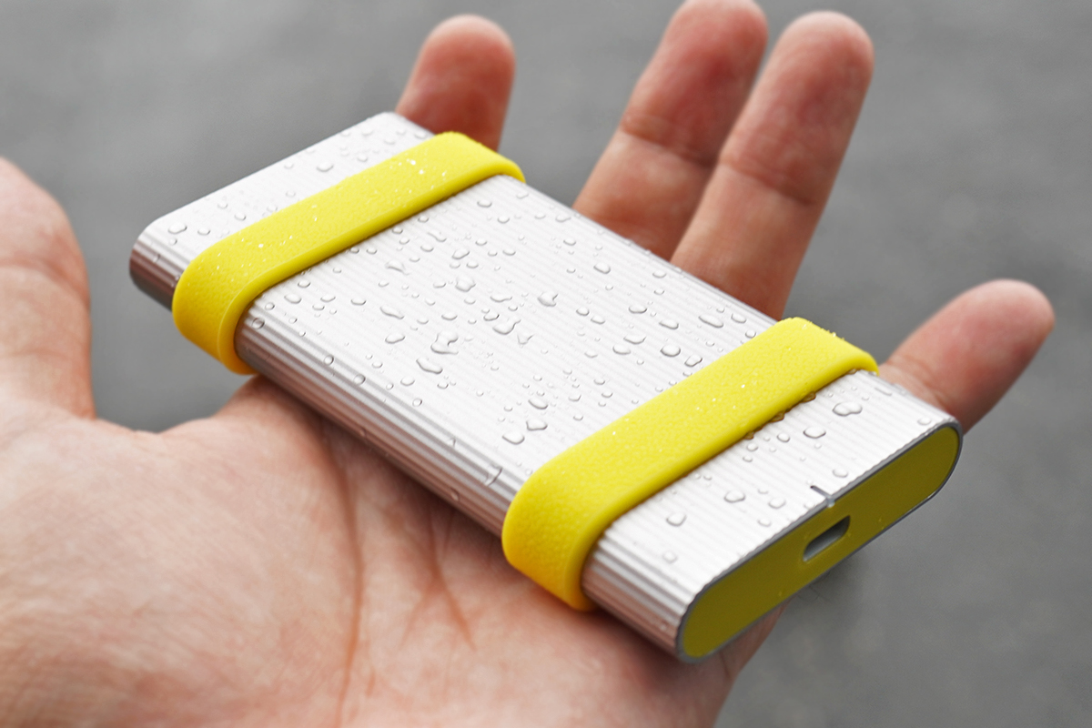 ついに日本で発売されたソニーの堅牢性と高速性を兼ね備えたポータブル