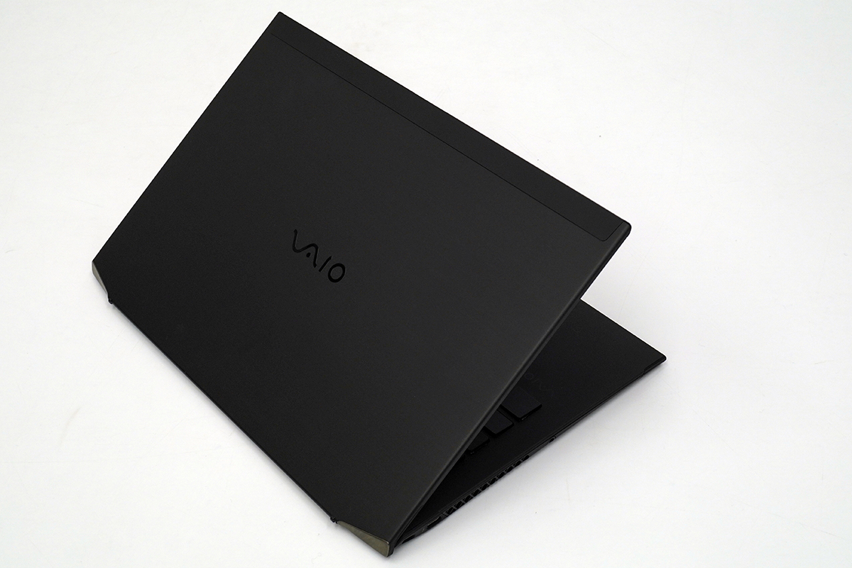 フルカーボンボディとなったフラッグシップモバイル「VAIO Z」レビュー