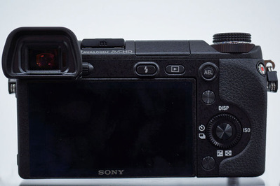 高速AFとデジタル一眼カメラの操作性をコンパクトに凝縮した「NEX-6