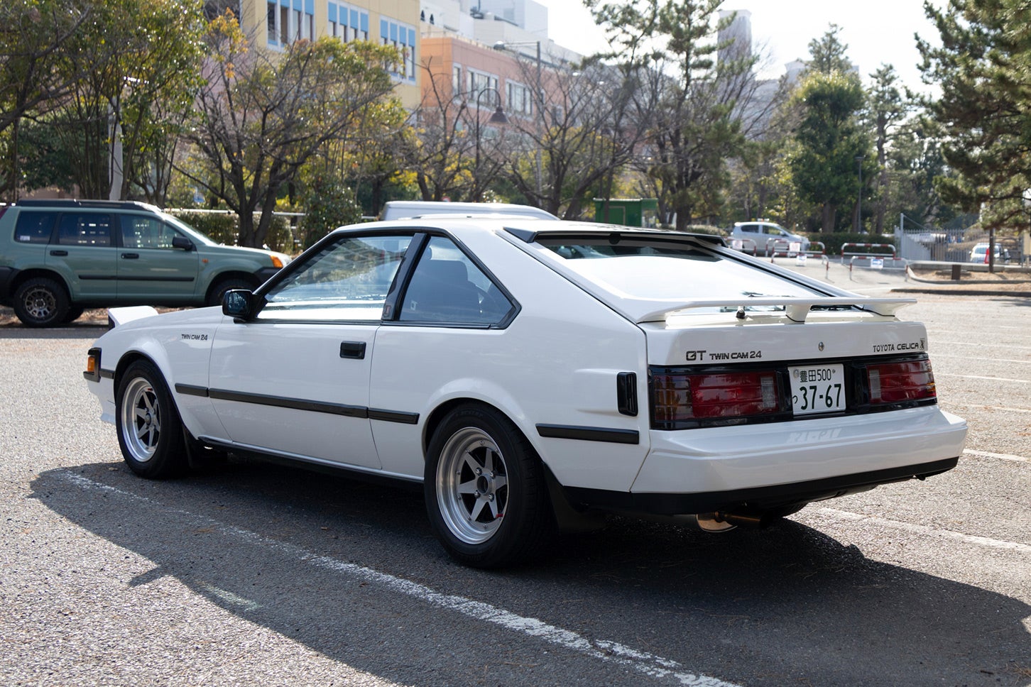 トヨタ「セリカXX」で黒木美珠が公道ドライブ！ 往年の名車が教えて