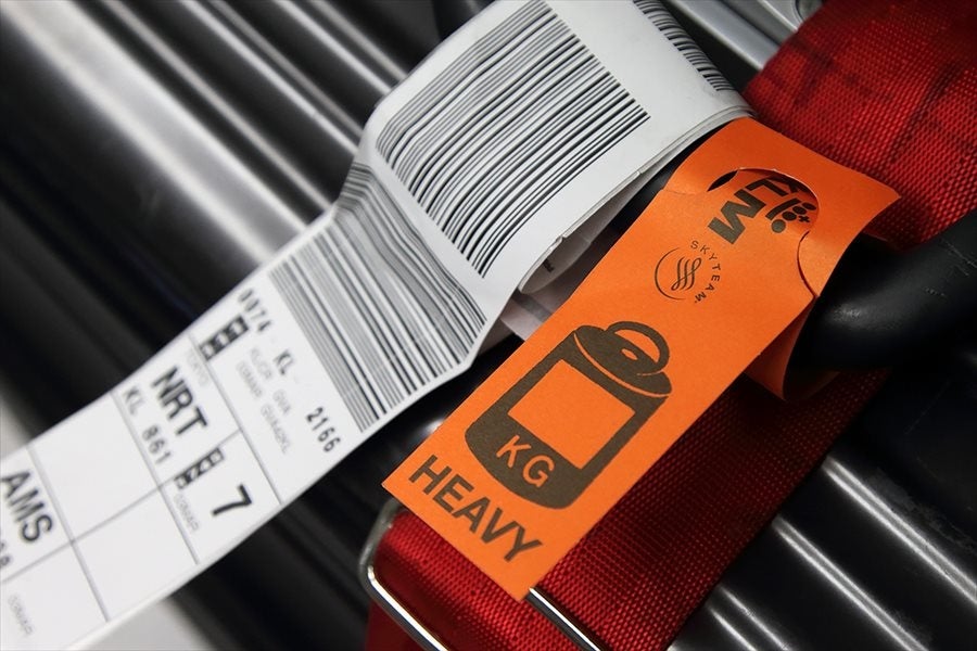 飛行機で預け荷物に付けられる「HEAVYタグ」 | KURU KURA（くるくら）