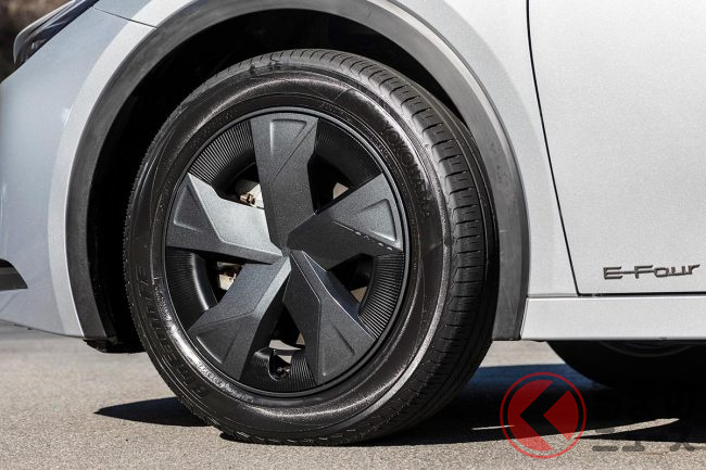 トヨタ新型「プリウス」に斬新ホイール採用!? 違和感凄い「PRIUSカバー