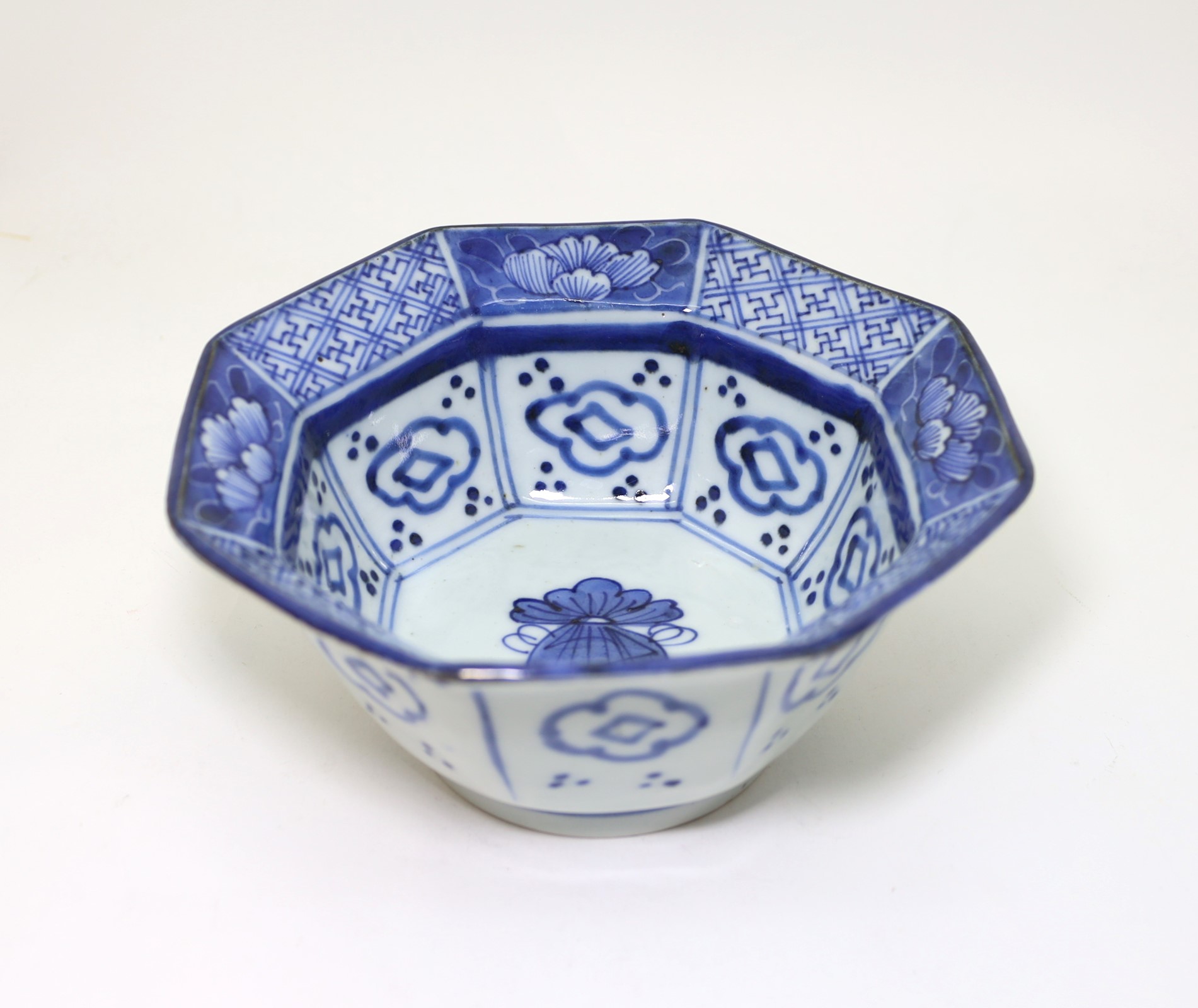 伊万里 染付八角鉢 布袋牡丹 江戸後期/Imari Octagonal bowl/19c