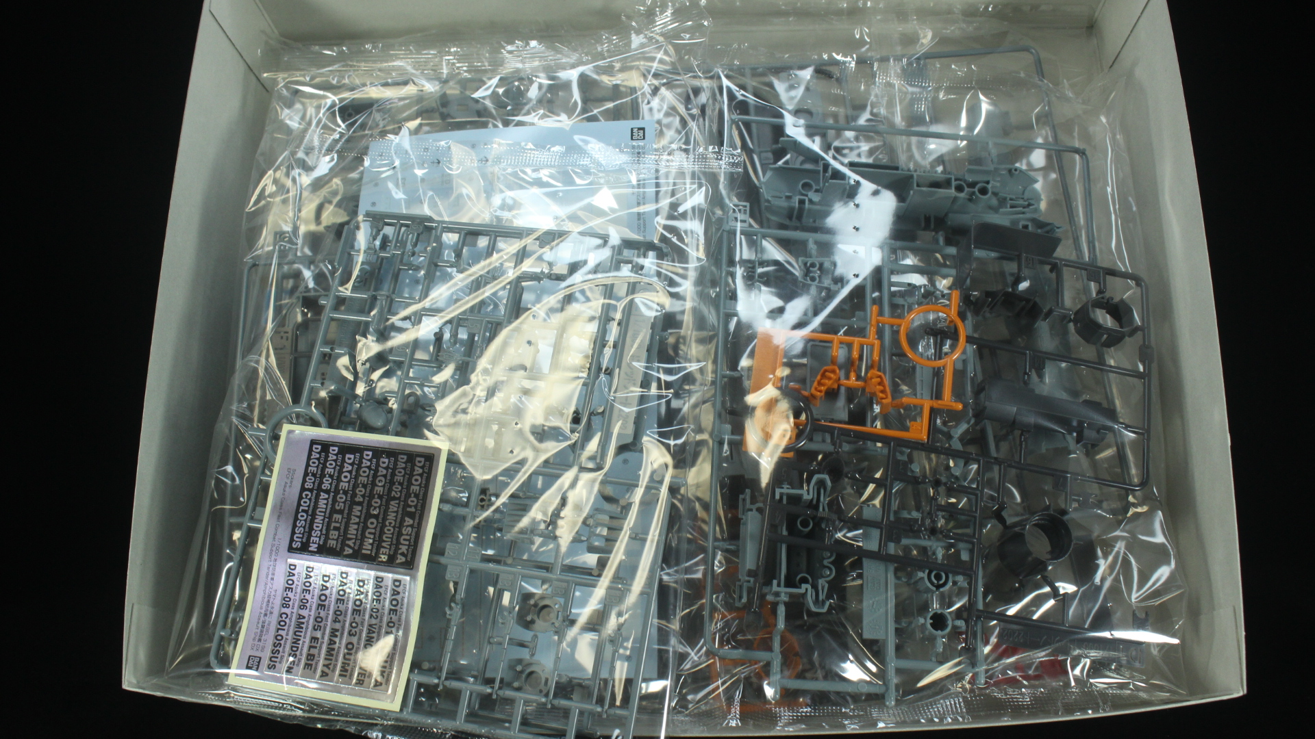 1/1000 地球防衛軍アスカ級補給母艦/強襲揚陸艦 DX ランナー紹介