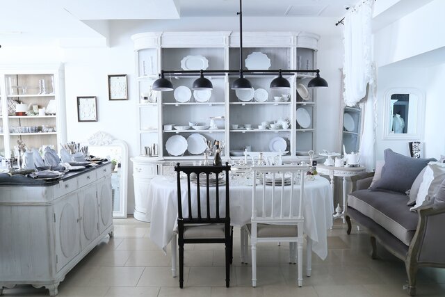 大人女子のお部屋にぴったり！ 上品なお部屋にはシック×エレガントな