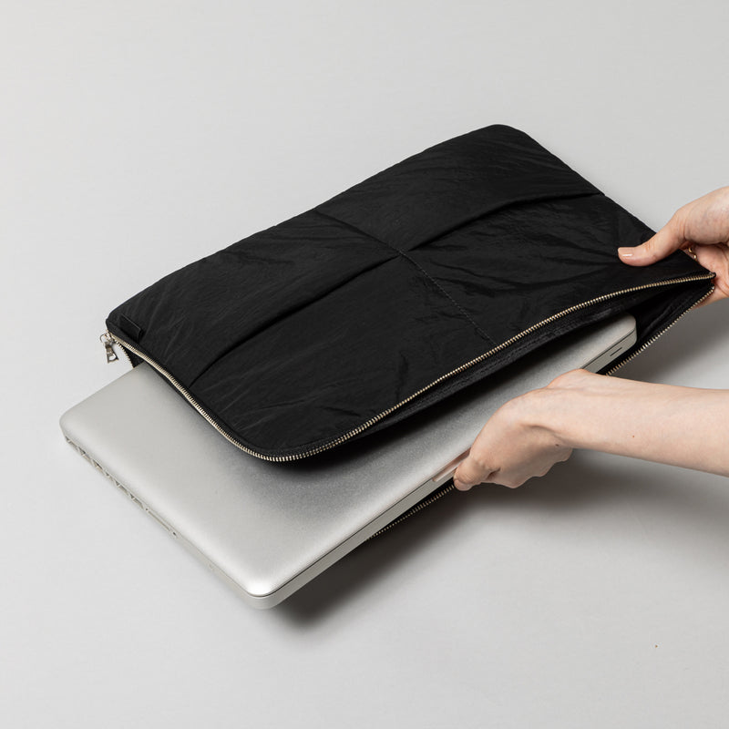 ふかふか塩縮ナイロン PCケース ジップ 豊岡製 黒 – kuros.style