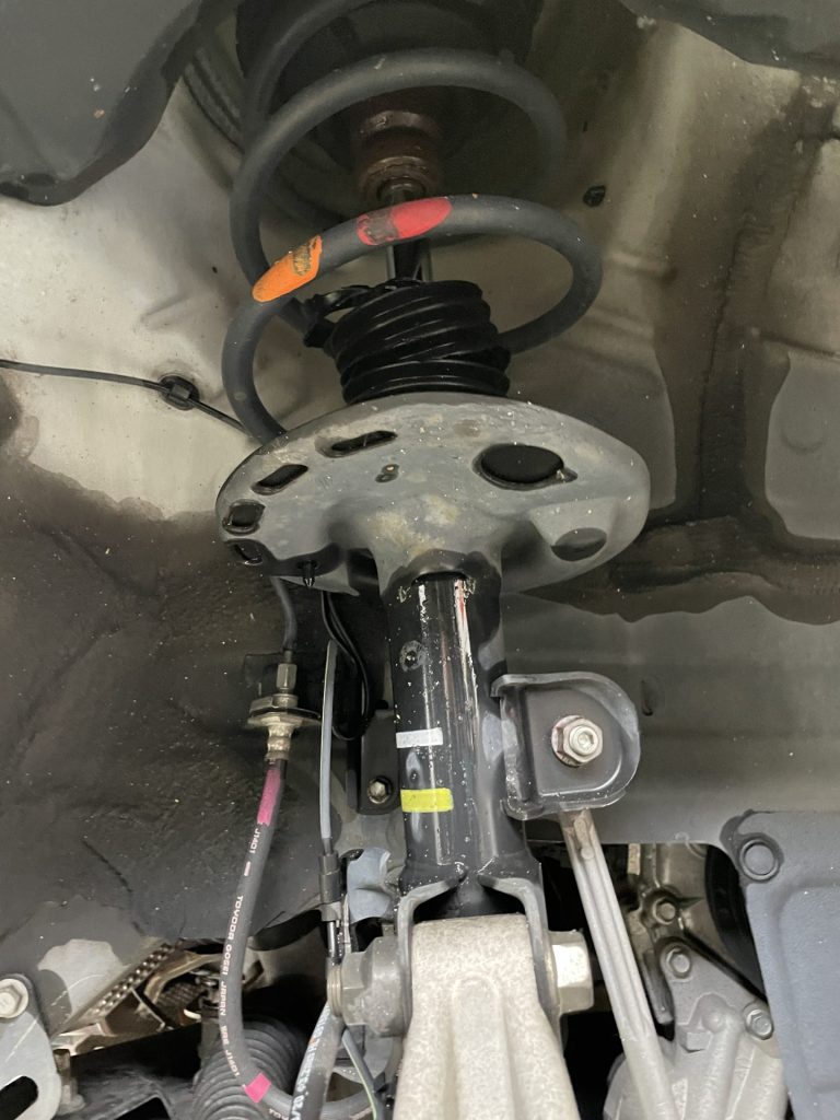 ZVW30プリウス 車高調取り付け 、新車から12年目のリフレッシュ