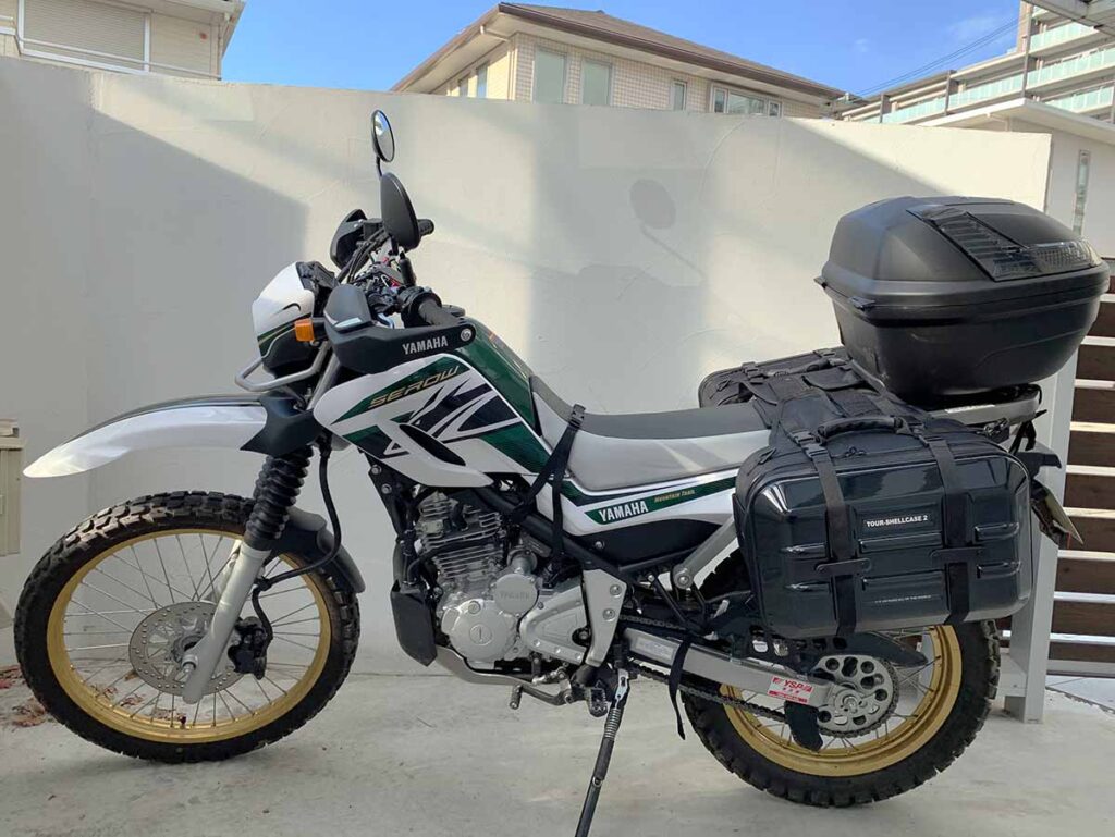 セロー250のキャリア越しにツアーシェルケース2を取り付け | やまむブログ