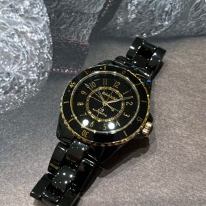 CHANEL 2023年新作「J12 キャリバー12.1 イエローゴールド」｜スタッフ