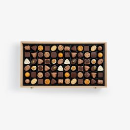 Praline Selection: Exquisite 144-Piece Assortment of Milk
