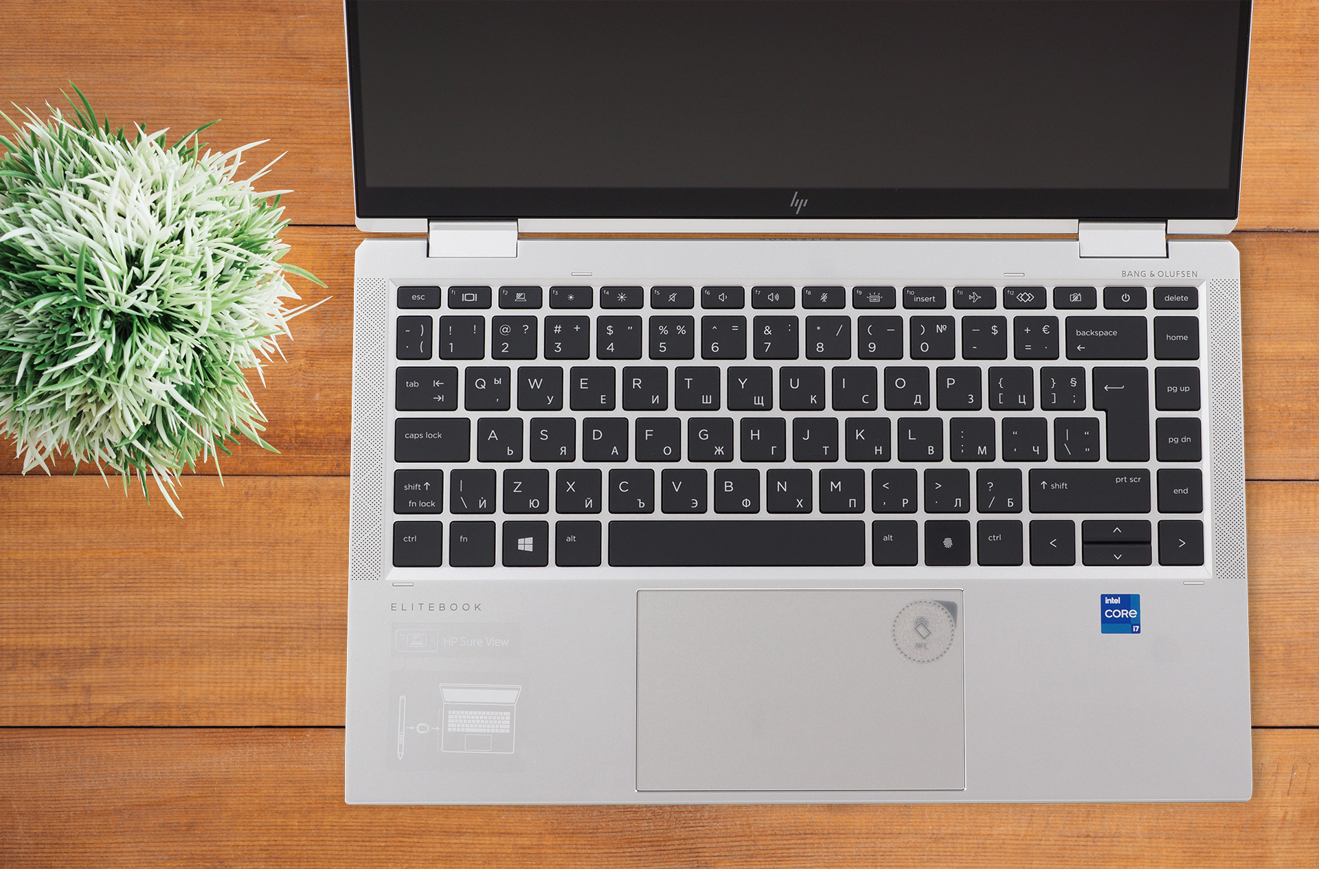 HP EliteBook x360 1040 G8 review - when privacy and security are