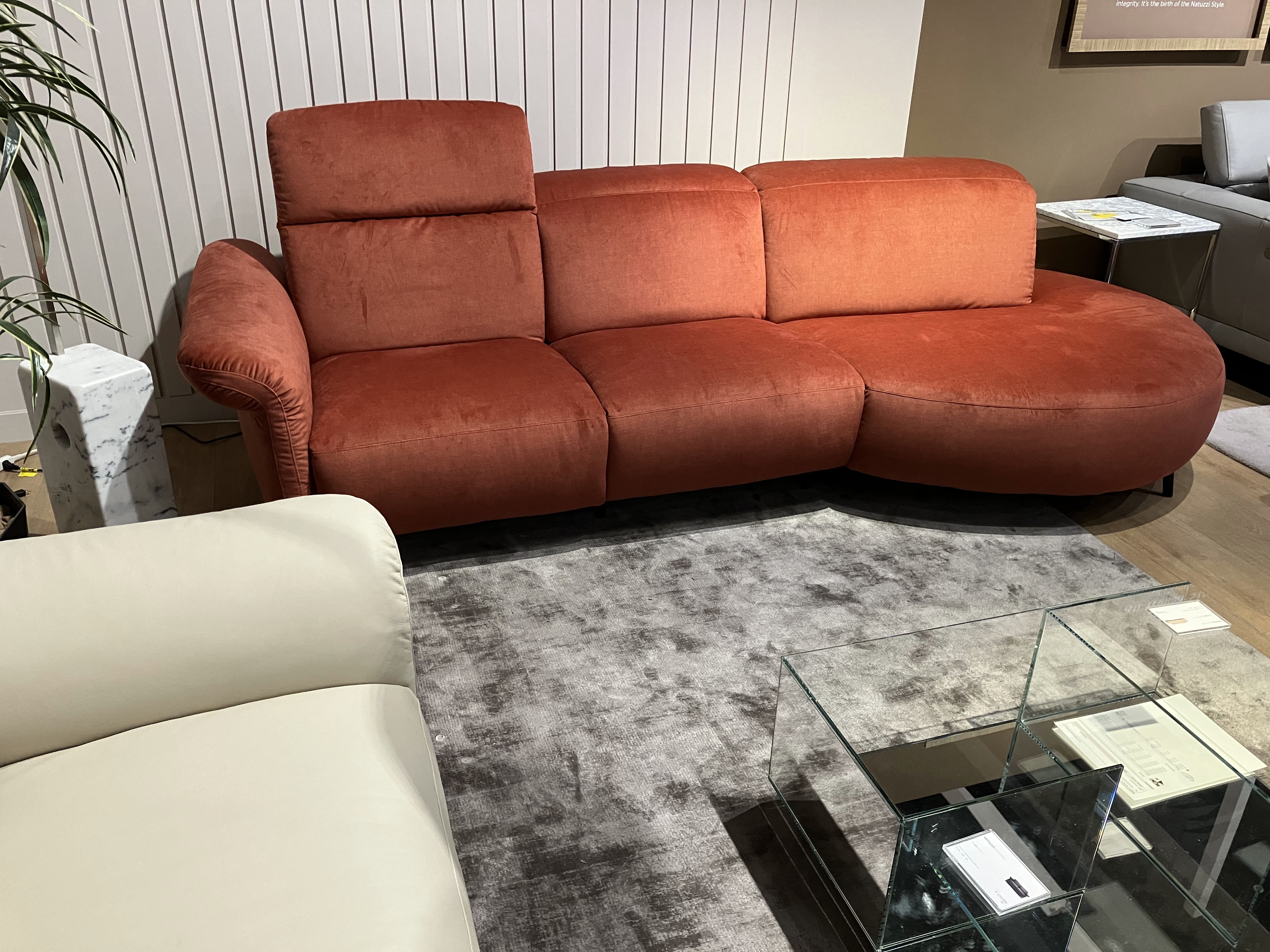 NATUZZI EDITIONSの新作ソファをご紹介致します！ | LAPIAS万代家具
