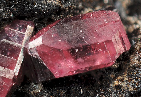 パイロクスマンガン鉱 Pyroxmangite 鉱物たちの庭